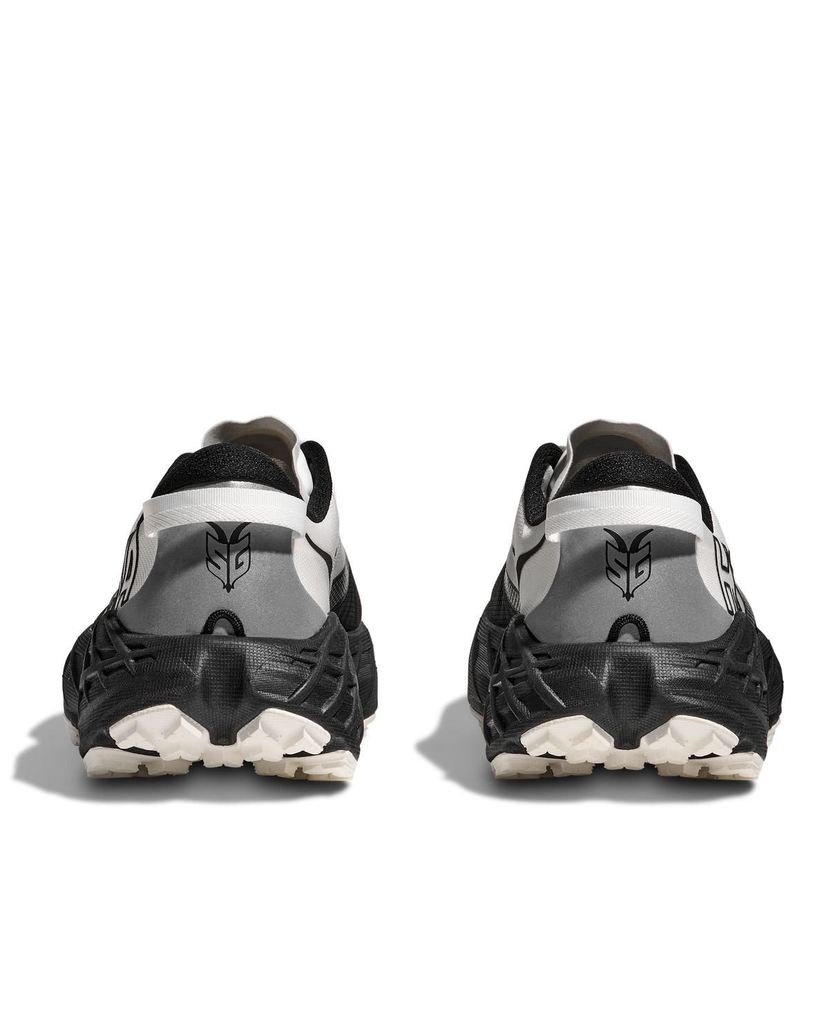 Hoka Speedgoat 7 Black / White Dame