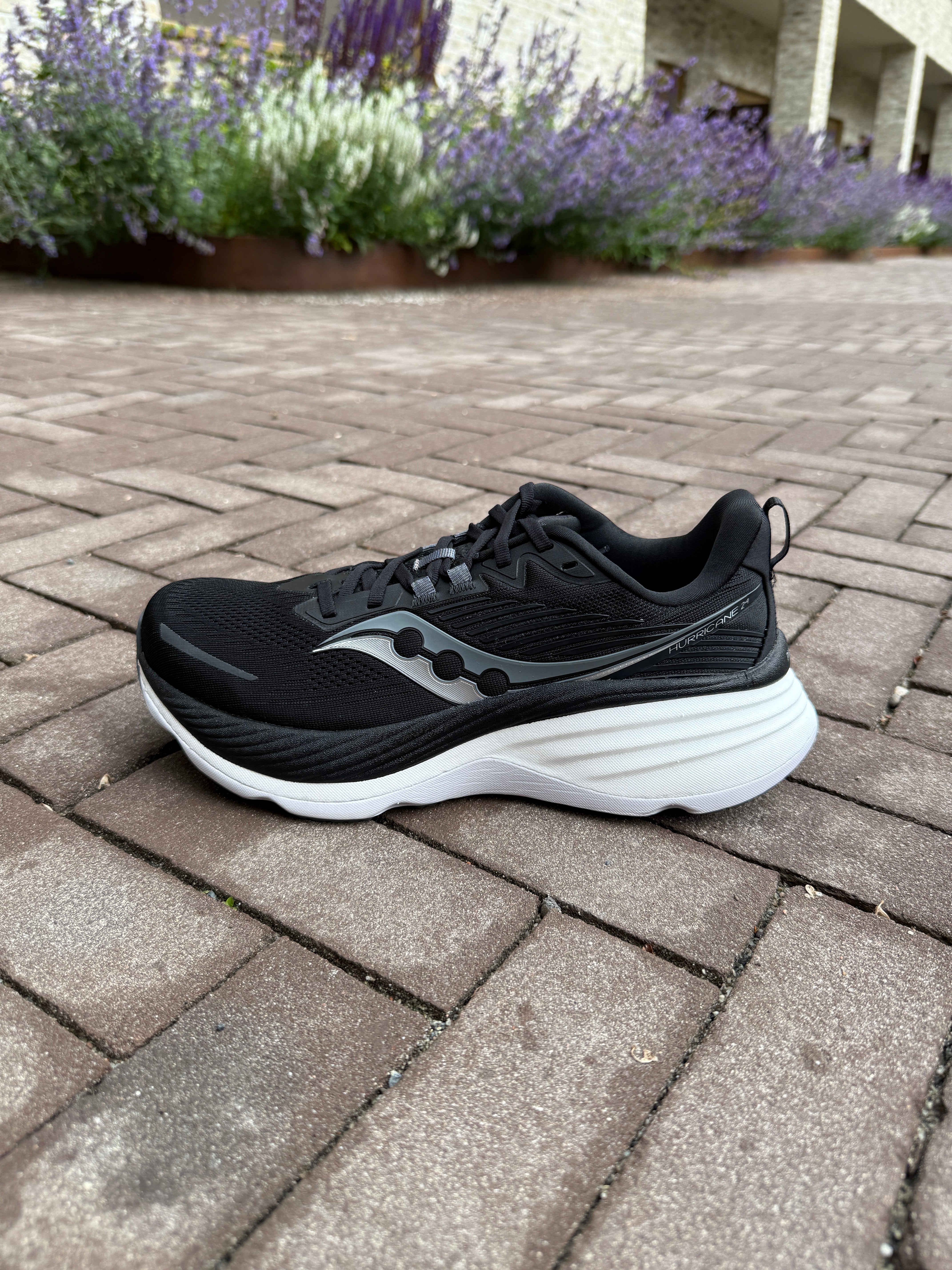 Saucony Hurricane 24 Black / Carbon