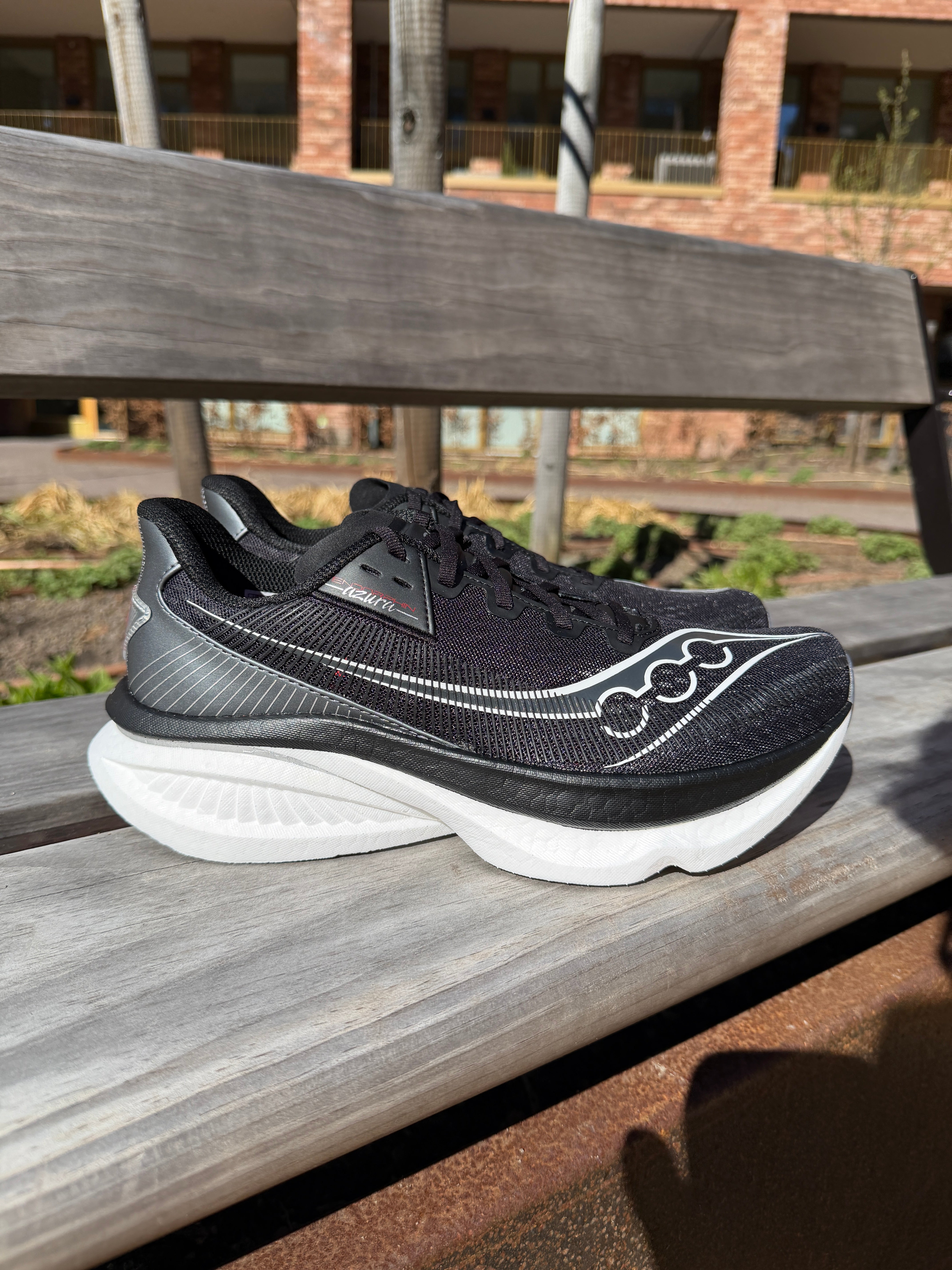 Saucony Endorphin Azura Black / White Herre